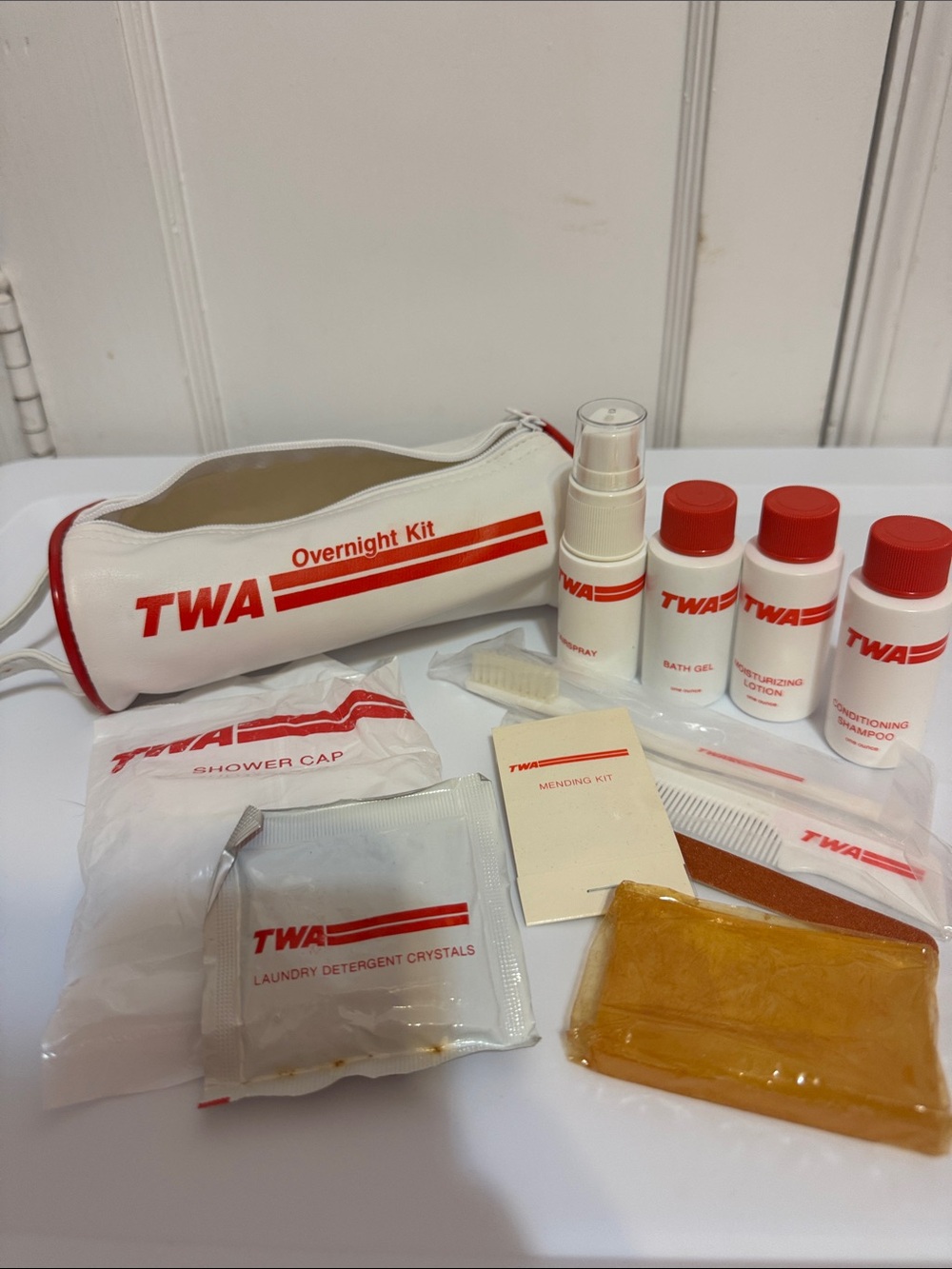 Vintage TWA Overnight Kit - White/Red